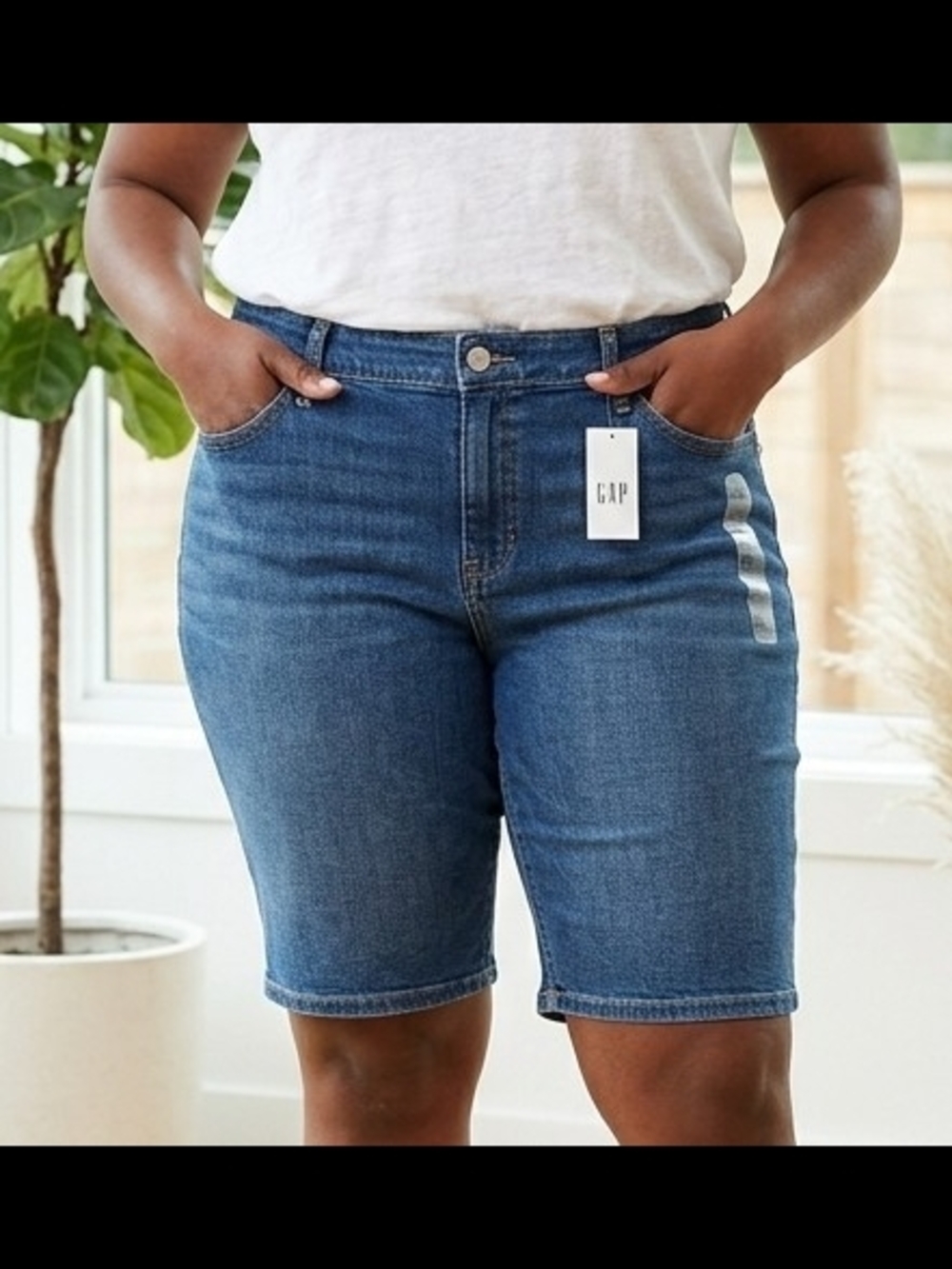 New Gap 9" Bermuda Denim Shorts Mid-Rise Medium Wash Stretchy NWT Size 14